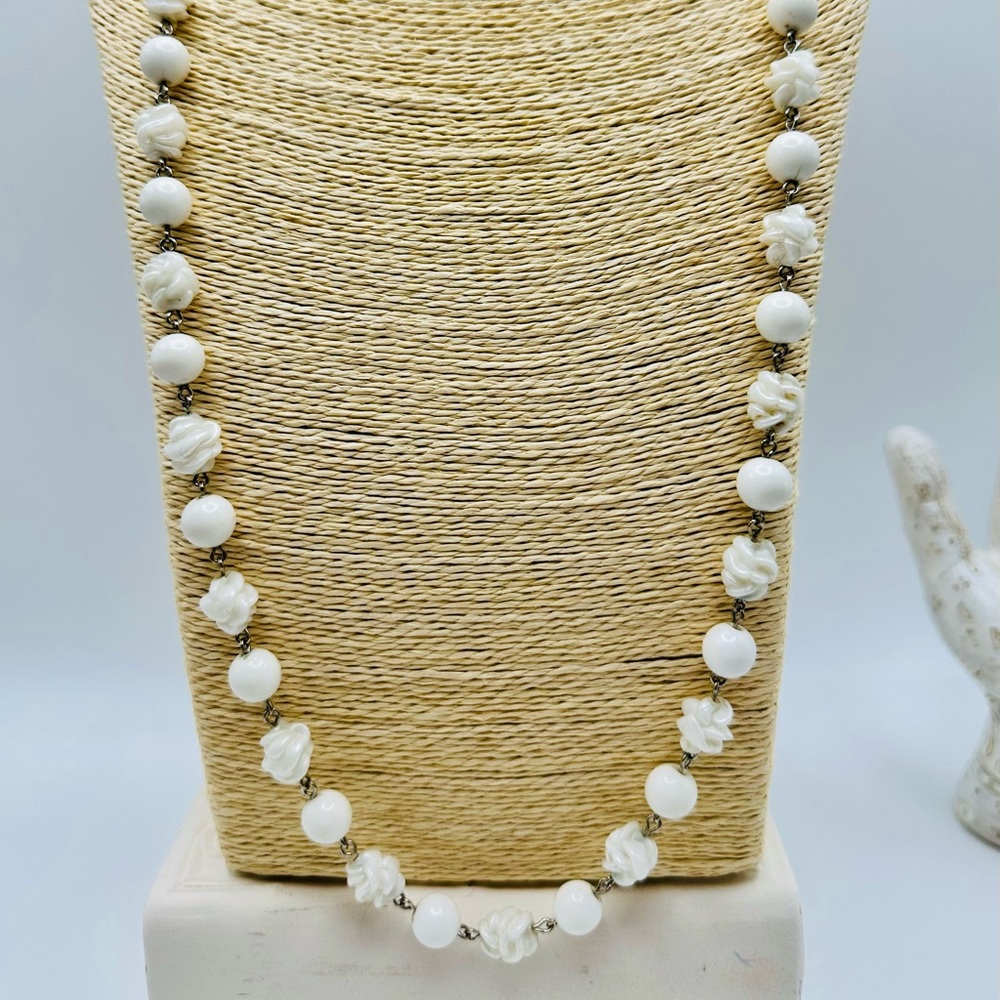Vintage Elegant White Beaded Necklace by Sarah Coventry